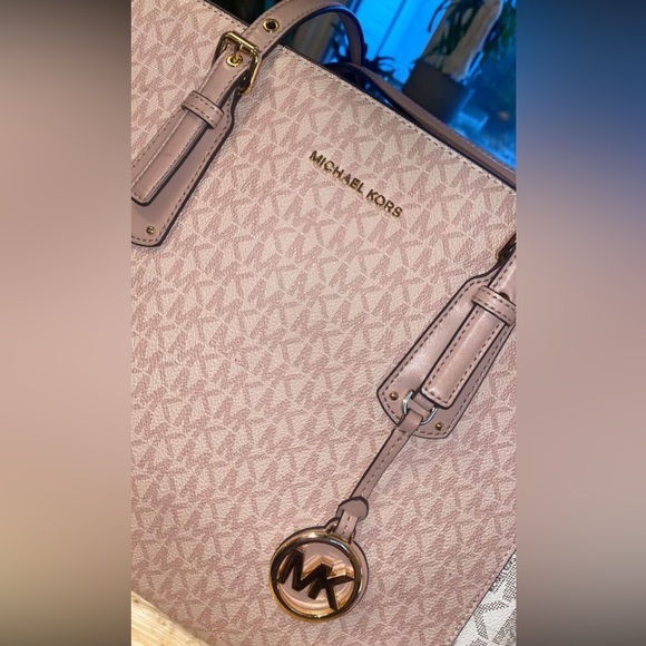 Michael Kors Tote and matching wallet in ballerina pink - Picture 4 of 5